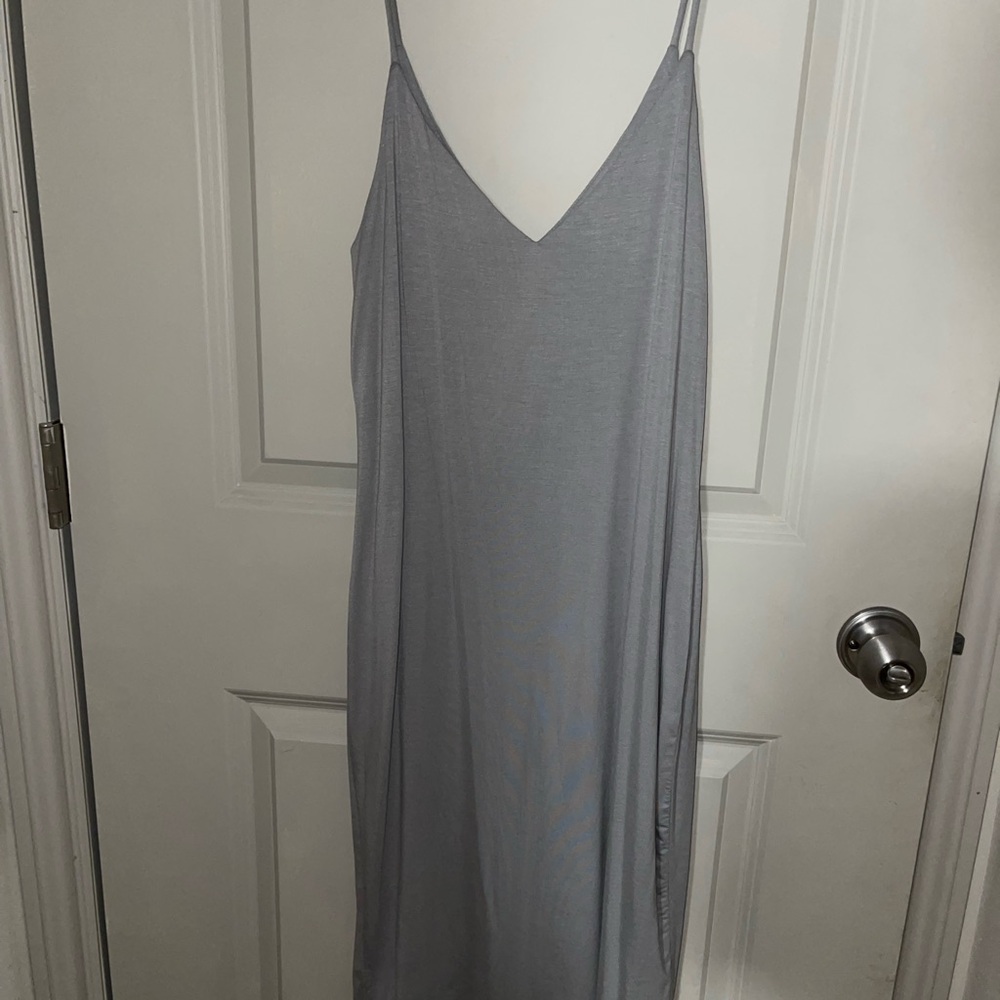 Final Touch Form Fitting Gray Dress Size Medium